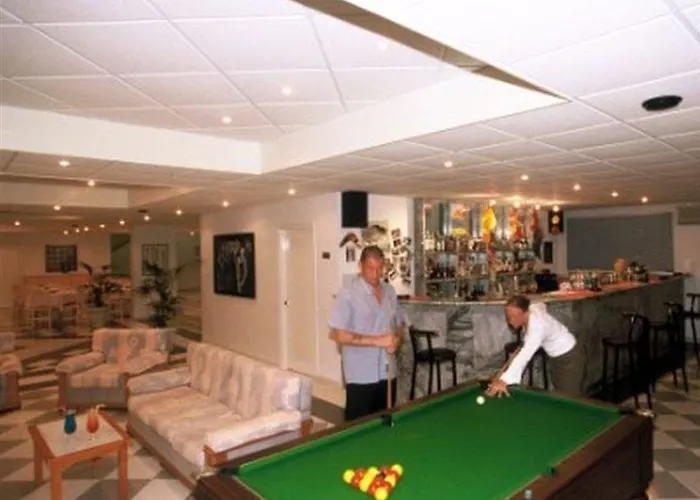 Elea And Lägenhetshotell 4*